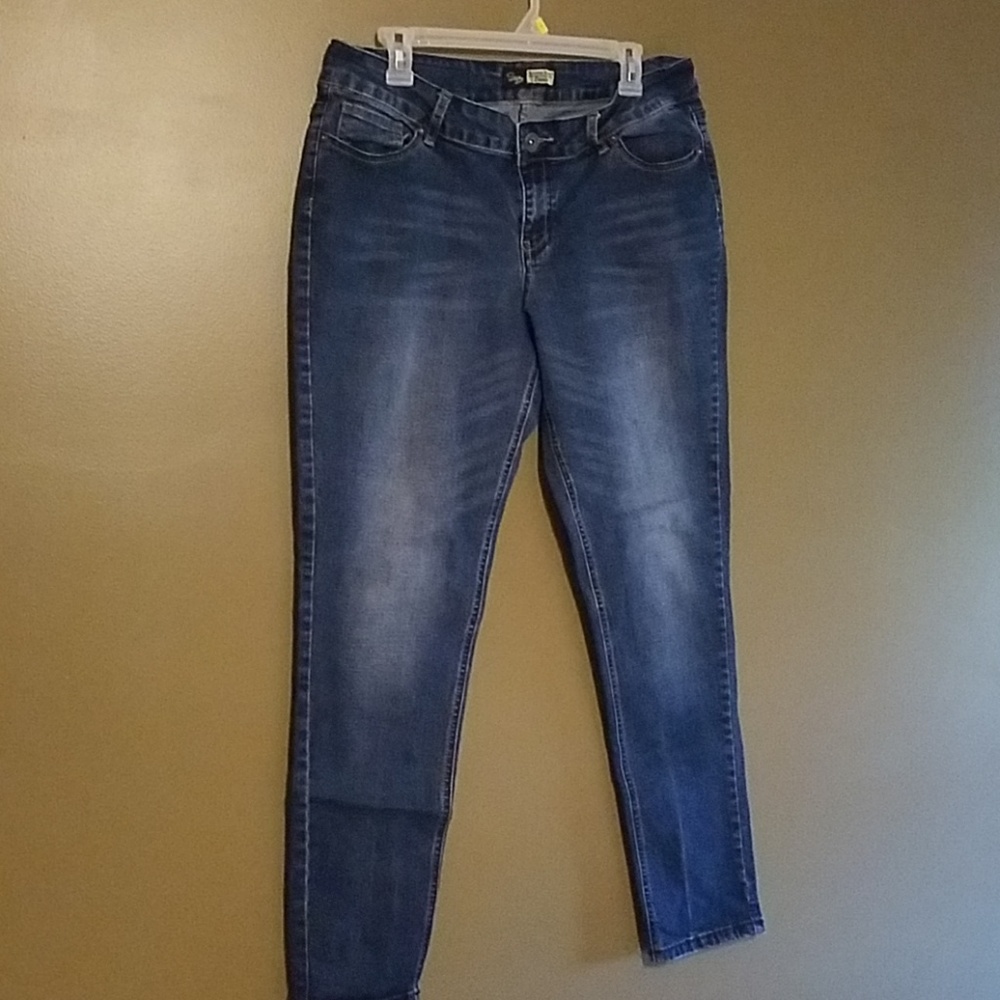 Suzanne Betro skinny jean